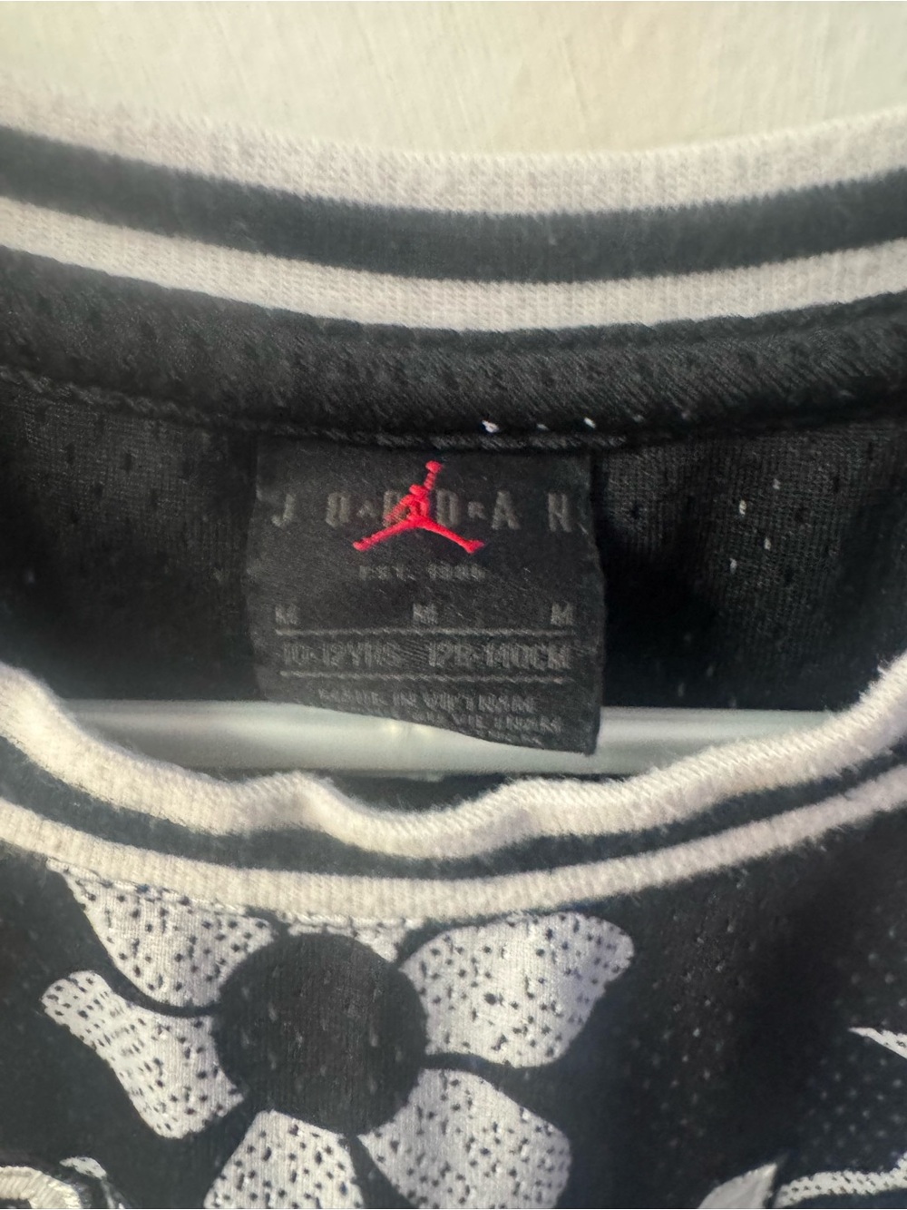 Jordan Flight 23 Floral Mesh Jersey Tank Youth Medium Black White - Picture 4 of 4